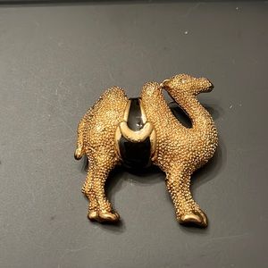 Vintage gold tone and black enamel camel brooch with rhinestone eye